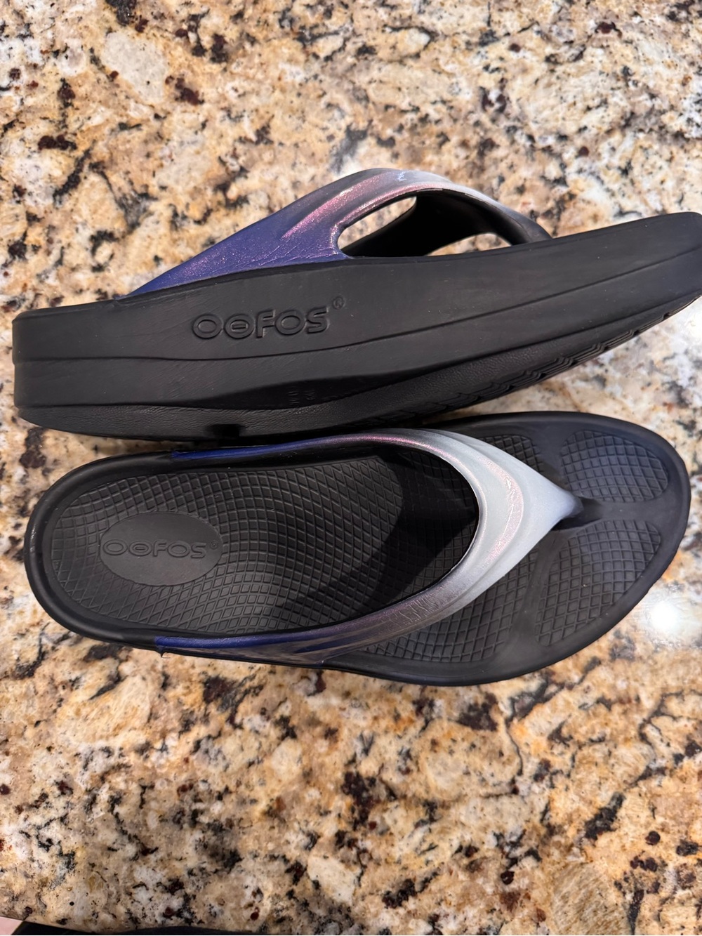 ♥️ OOFO OOLALA FLIP FLOPS ♥️ - Picture 6 of 8